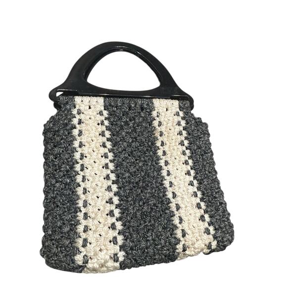 Vintage 1970s Black & Cream Striped Crochet Handbag with Plastic Handles - - Picture 3 of 4